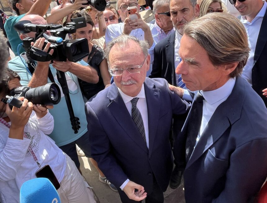 Aznar reclama un cambio «completo» en la dirección política para defender la «soberanía nacional»