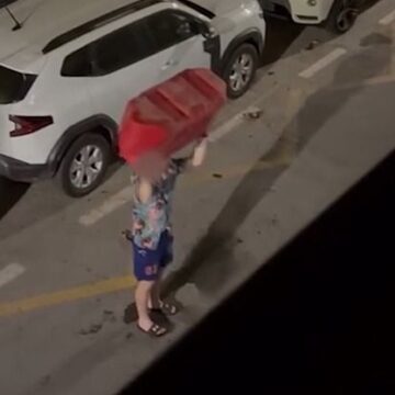 Tres turistas británicos protagonizan actos vandálicos en La Trinidad, en Málaga Tres turistas británicos protagonizan actos vandálicos en La Trinidad, en Málaga