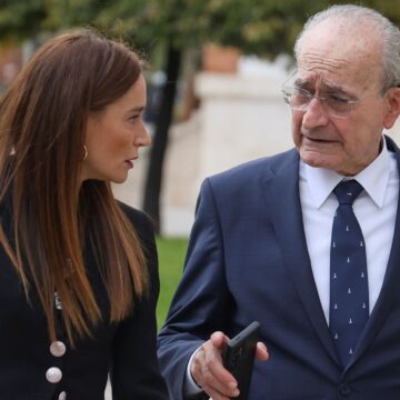 El alcalde de Málaga muestra reconocimiento y gratitud por el trabajo "inmenso y entregado" de Pérez de Siles El alcalde de Málaga muestra reconocimiento y gratitud por el trabajo «inmenso y entregado» de Pérez de Siles