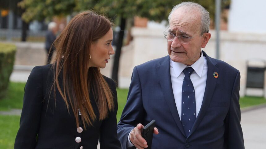 El alcalde de Málaga muestra reconocimiento y gratitud por el trabajo «inmenso y entregado» de Pérez de Siles