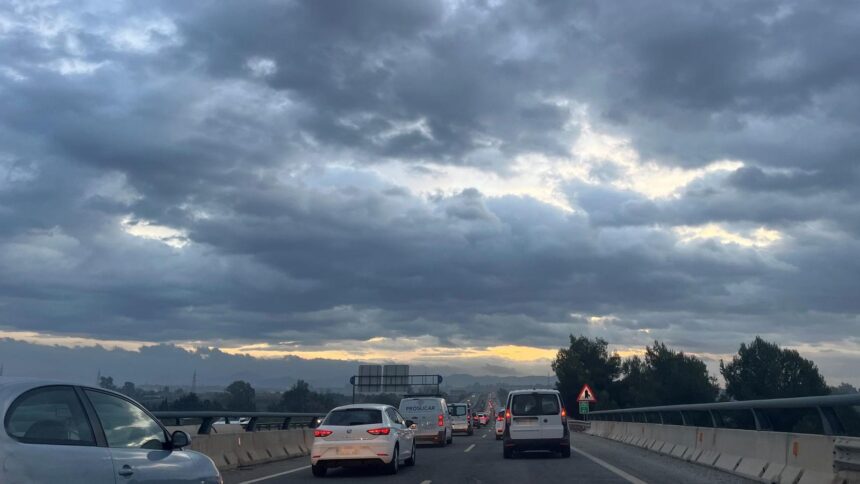 Los vecinos de Campillos y el Valle del Guadalhorce, resignados por los atascos en la A-357 para llegar a Málaga