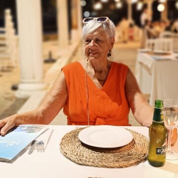 La familia de Kati, hallada sin vida en una playa de El Palo, en Málaga, pide investigar su muerte: "Mi madre pedía auxilio" La familia de Kati, hallada sin vida en una playa de El Palo, en Málaga, pide investigar su muerte: «Mi madre pedía auxilio»