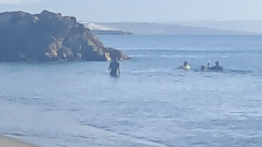 Decenas de marroquíes alcanzan las playas del Campo de Gibraltar en motos de agua y lanchas tras la crisis de Ceuta