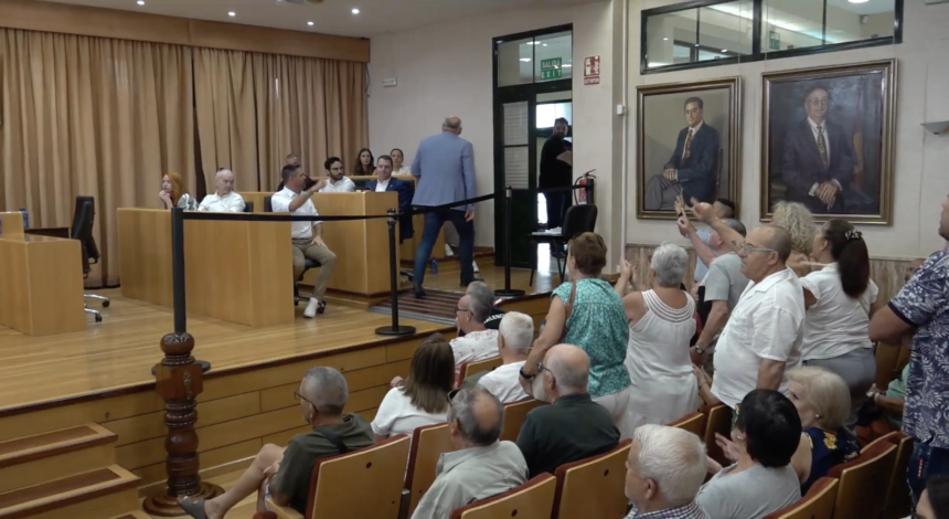 Tensión en Vélez-Málaga: protestas, pleno suspendido y reunión de urgencia por la tasa de basuras