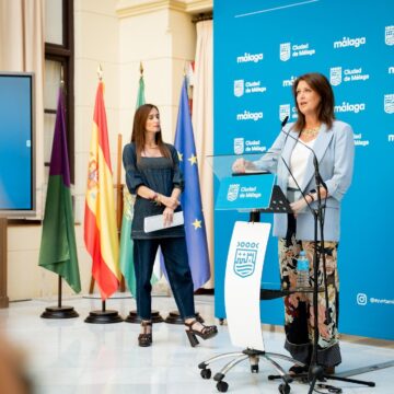 Carmen Casero sustituirá a Elisa Pérez de Siles como portavoz en el Ayuntamiento de Málaga Carmen Casero sustituirá a Elisa Pérez de Siles como portavoz en el Ayuntamiento de Málaga