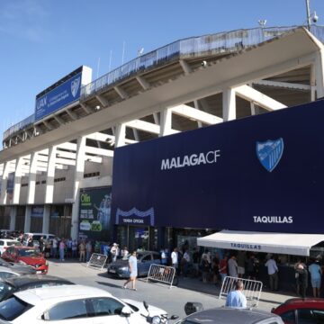 El 99,96% de los 26.550 abonados del Málaga CF renueva en Primera El 99,96% de los 26.550 abonados del Málaga CF renueva en Primera