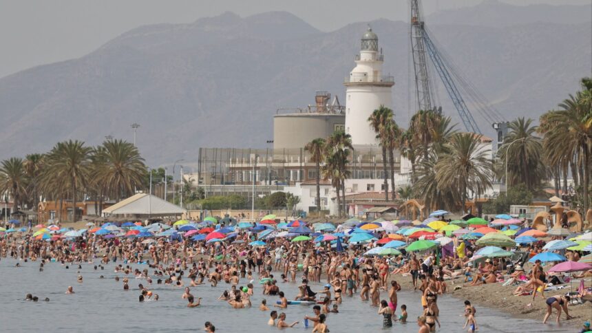 Descenso drástico en la temperatura del mar en Málaga en una semana: de 28 a 16 grados
