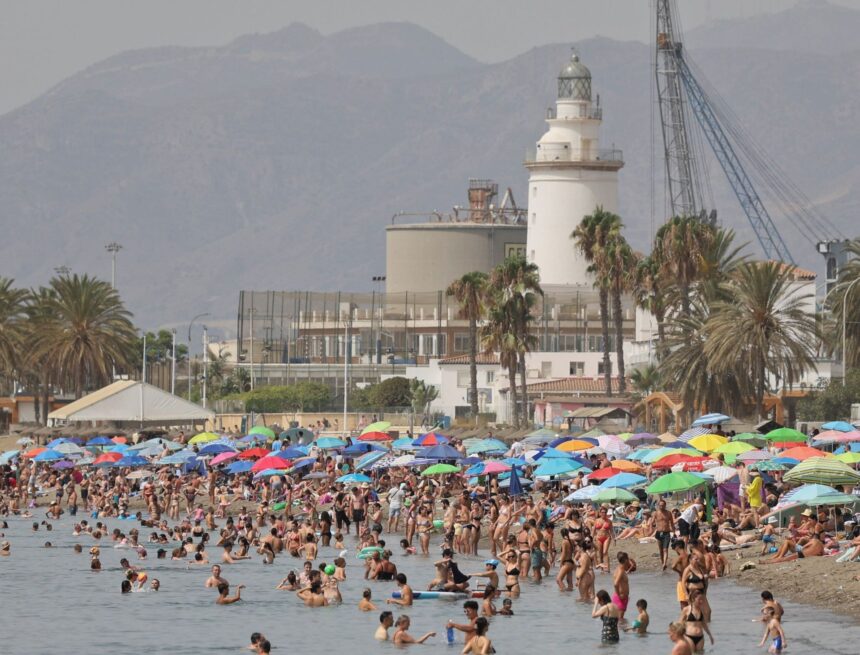 Descenso drástico en la temperatura del mar en Málaga en una semana: de 28 a 16 grados Descenso drástico en la temperatura del mar en Málaga en una semana: de 28 a 16 grados