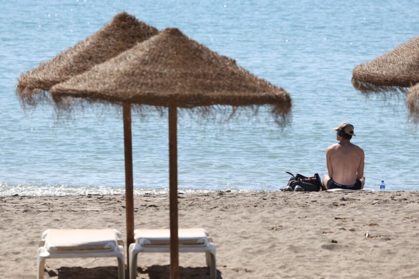 El agua del mar en Málaga, más helada que nunca: cae a 15,5 grados y bate otro récord