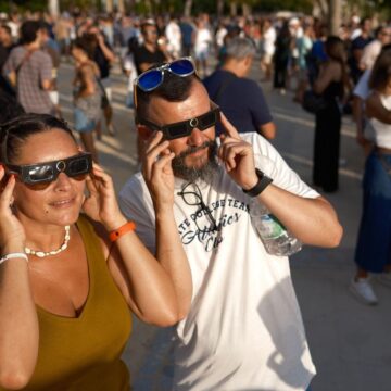 Las mejores imágenes del eclipse solar desde distintos puntos de Málaga