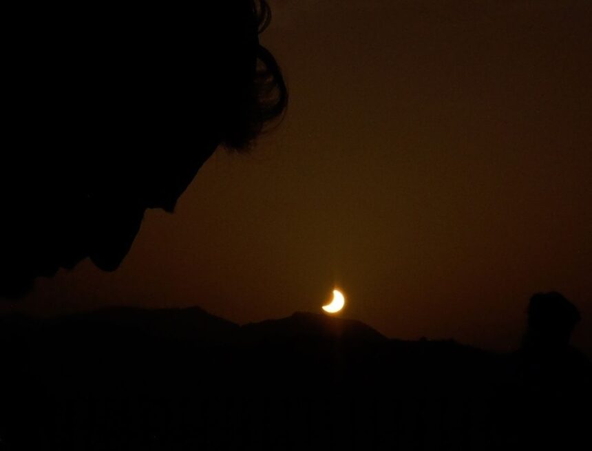 Así te hemos contando el histórico eclipse solar en Málaga