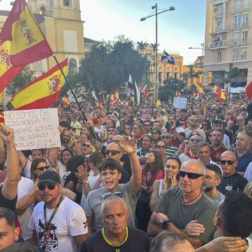 El Gobierno rectifica y descarta los polideportivos para acoger a los migrantes en Ceuta El Gobierno rectifica y descarta los polideportivos para acoger a los migrantes en Ceuta