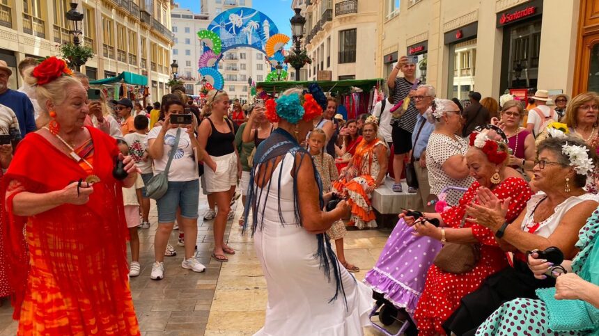 Larga vida a la Feria del Centro de Málaga: “Mientras haya gente, seguirá viva”