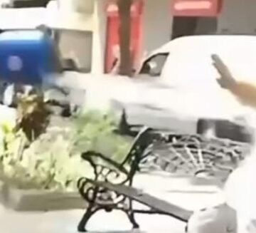 Arroja un cubo de agua a una persona sin hogar en Fuengirola y lo difunde en redes