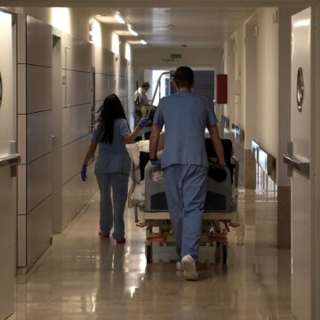 En la UCI la mujer a la que su pareja intentó estrangular antes de suicidarse en Pinares de San Antón, en Málaga