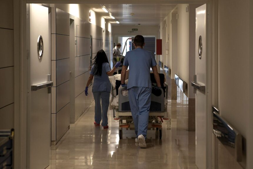 En la UCI la mujer a la que su pareja intentó estrangular antes de suicidarse en Pinares de San Antón, en Málaga