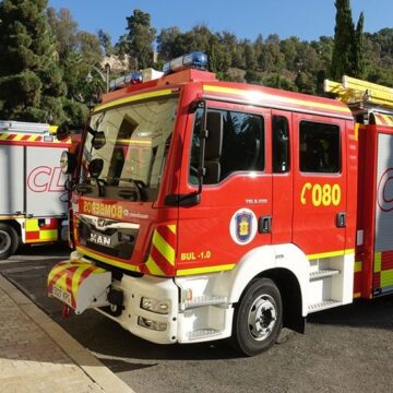 Cuatro personas heridas, entre ellas una menor, en el incendio de una vivienda en Bailén-Miraflores, en Málaga