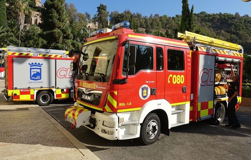 Cuatro personas heridas, entre ellas una menor, en el incendio de una vivienda en Bailén-Miraflores, en Málaga