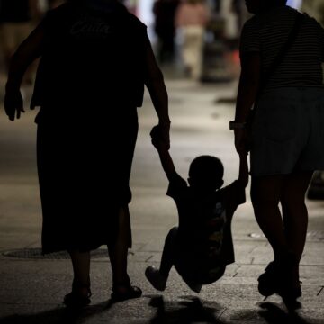 Ceuta prepara la vuelta al cole más tensa con vigilantes, autobuses escoltados y apoyo psicológico Ceuta prepara la vuelta al cole más tensa con vigilantes, autobuses escoltados y apoyo psicológico