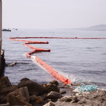 Avanzan las obras de los Baños del Carmen: instalan una barrera antiturbidez en el agua