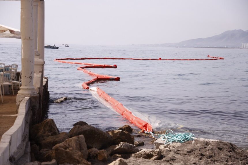 Avanzan las obras de los Baños del Carmen: instalan una barrera antiturbidez en el agua