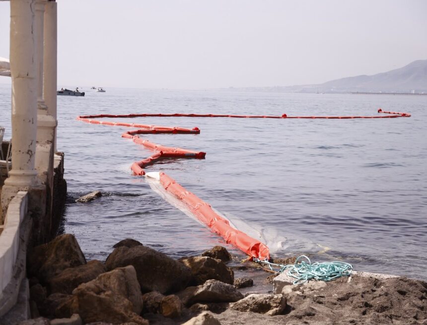 Avanzan las obras de los Baños del Carmen: instalan una barrera antiturbidez en el agua