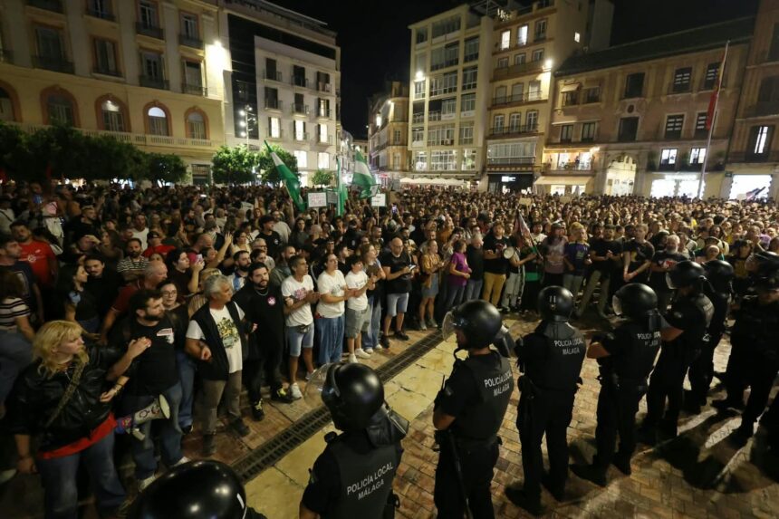 Cientos de personas se concentran por la vivienda en Málaga: “Somos como Mari Carmen y necesitamos una casa”