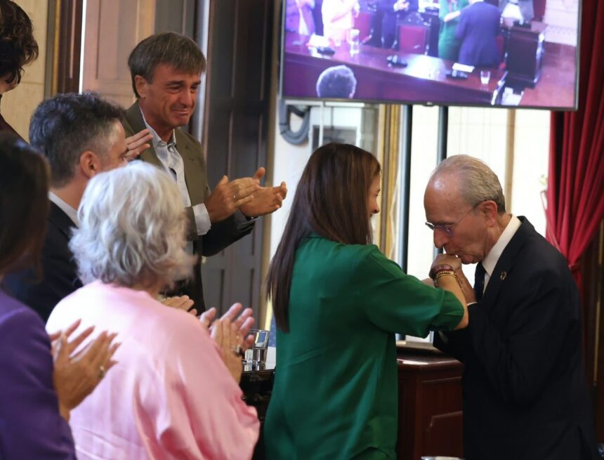Elisa Pérez de Siles: "Me voy con el honor y el orgullo de haber servido a la ciudad más bonita del mundo: Málaga" Elisa Pérez de Siles: «Me voy con el honor y el orgullo de haber servido a la ciudad más bonita del mundo: Málaga»