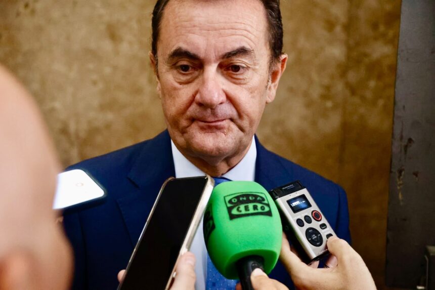 José María Muñoz: «¿Fichajes? Preguntadle a Loren, dinero hay, para ahora o cuando sea»