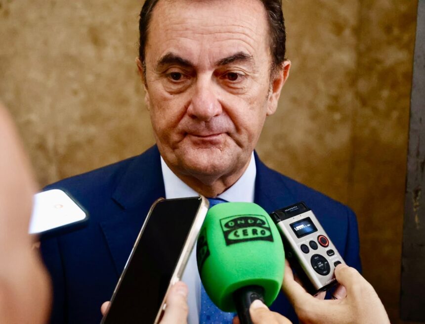 José María Muñoz: «¿Fichajes? Preguntadle a Loren, dinero hay, para ahora o cuando sea»
