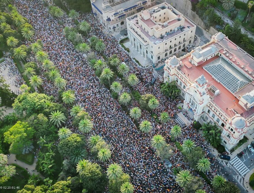 Málaga toma la calle en un manifestación histórica en apoyo a Ceuta
