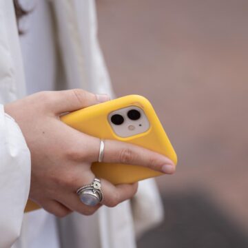 «¿Me puedes hacer un favor?»: la estafa en WhatsApp que pide 998 euros al padre, al novio y hasta al jefe