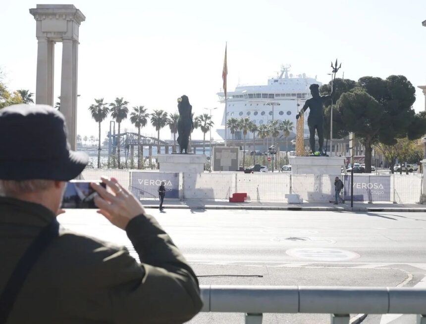 El Puerto de Málaga ‘cumple’, ya hay fecha para que retiren las estatuas de Venus y Neptuno