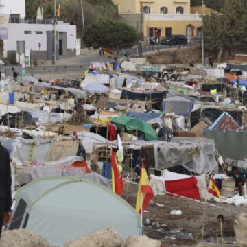 Devueltos a Marruecos los 21 inmigrantes detenidos en Ceuta por apedrear a militares y guardias civiles Devueltos a Marruecos los 21 inmigrantes detenidos en Ceuta por apedrear a militares y guardias civiles