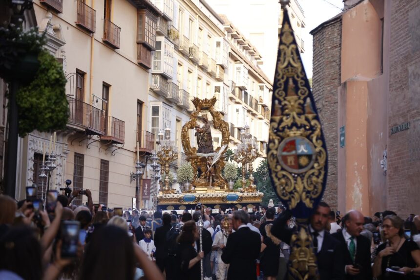 Las calles de Málaga se llenan de devoción por su patrona, la Virgen de la Victoria