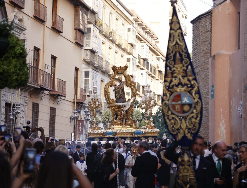 Las calles de Málaga se llenan de devoción por su patrona, la Virgen de la Victoria
