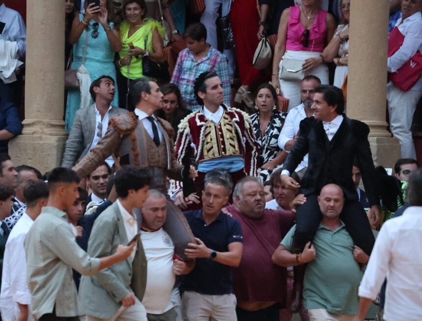 La goyesca de Juan Ortega, acompañado por Ventura y Manzanares La goyesca de Juan Ortega, acompañado por Ventura y Manzanares
