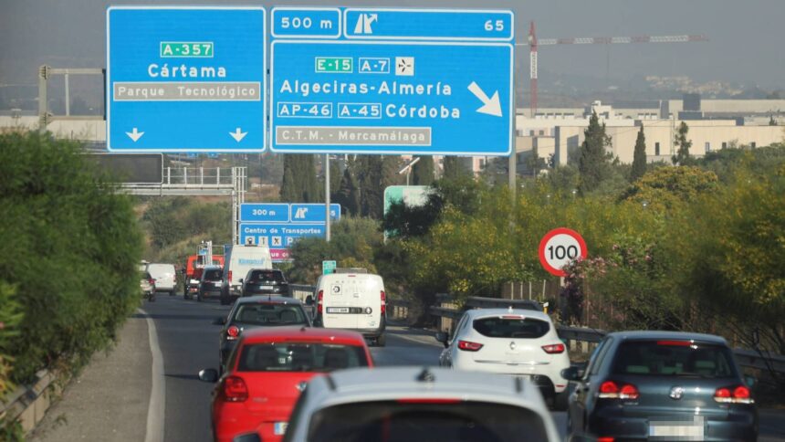 Otro verano con más coches en las saturadas carreteras de Málaga: 4,6 millones de desplazamientos y 10 fallecidos