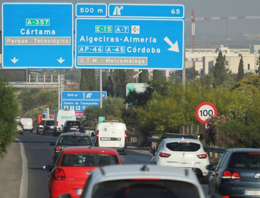 Otro verano con más coches en las saturadas carreteras de Málaga: 4,6 millones de desplazamientos y 10 fallecidos