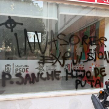 Vandalizan la sede del PSOE en Marbella con pintadas nazis Vandalizan la sede del PSOE en Marbella con pintadas nazis
