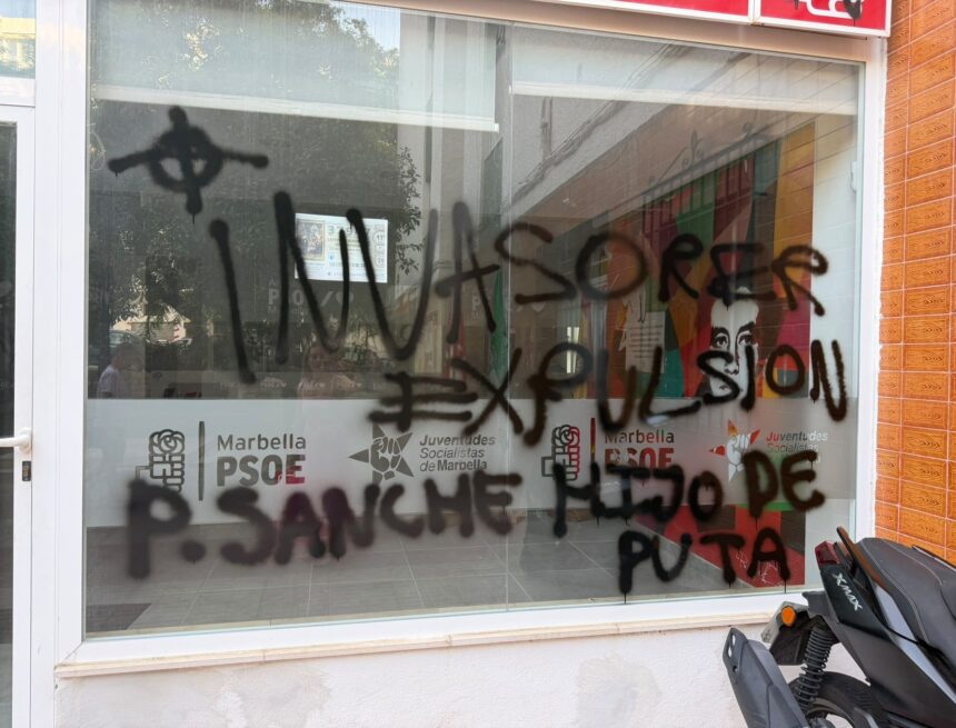 Vandalizan la sede del PSOE en Marbella con pintadas nazis Vandalizan la sede del PSOE en Marbella con pintadas nazis