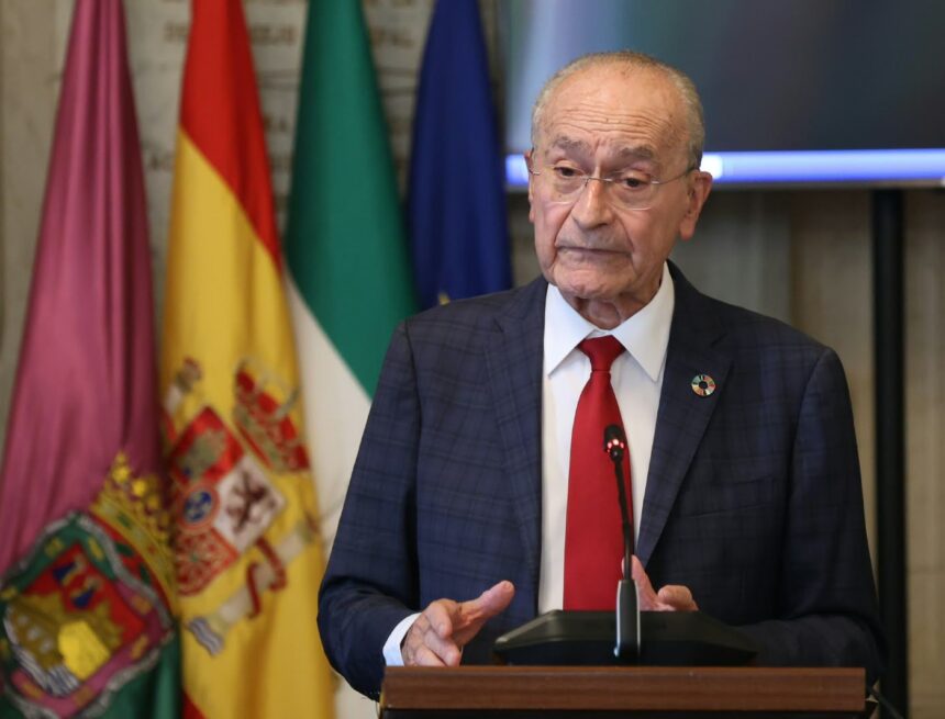 El alcalde de Málaga saca pecho por 'sus' 5.000 VPO y desatasca la Academia de Nadal El alcalde de Málaga saca pecho por ‘sus’ 5.000 VPO y desatasca la Academia de Nadal