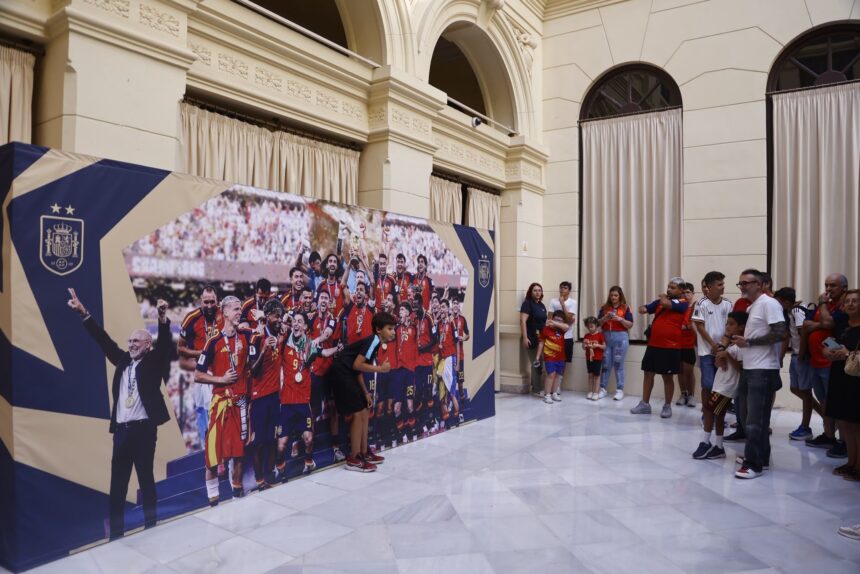 Los malagueños disfrutan de la Copa del Mundo ganada por España