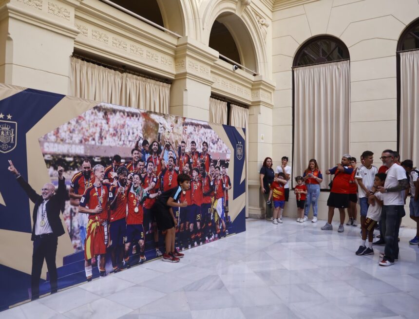 Los malagueños disfrutan de la Copa del Mundo ganada por España