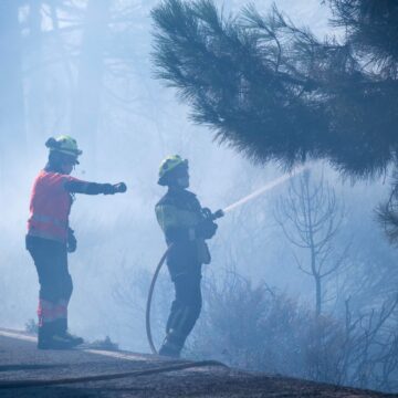 El incendio en el paraje Mirador de Igualeja, en imágenes