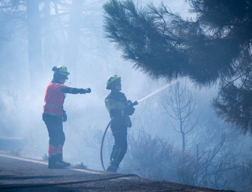 El incendio en el paraje Mirador de Igualeja, en imágenes