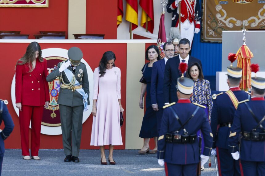 Los españoles se vuelcan con las Fuerzas Armadas en un desfile con los ya habituales pitos a Sánchez