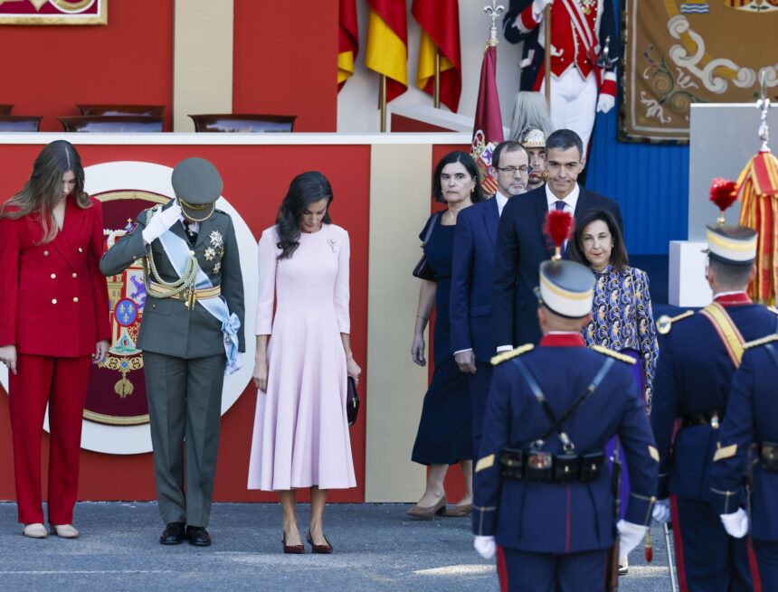 Los españoles se vuelcan con las Fuerzas Armadas en un desfile con los ya habituales pitos a Sánchez