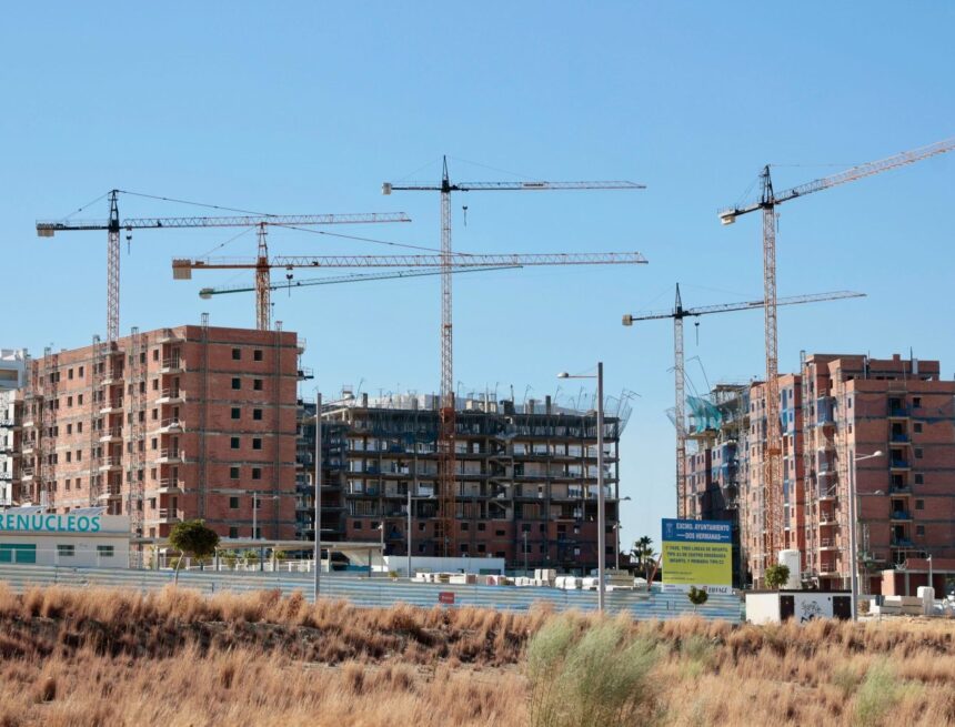 El precio de la vivienda se ha disparado cerca de un 50% en los ocho años de gobierno de Sánchez El precio de la vivienda se ha disparado cerca de un 50% en los ocho años de gobierno de Sánchez