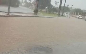Una intensa tormenta descarga aguaceros y granizo en varios puntos de Málaga